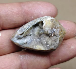 Cabochon Druzy en coquille d'escargot fossile de qualité supérieure, 35x22mm, 67 carats, spécimen de pierre précieuse en forme de cœur pour décoration intérieure et cadeau - Product Image 4