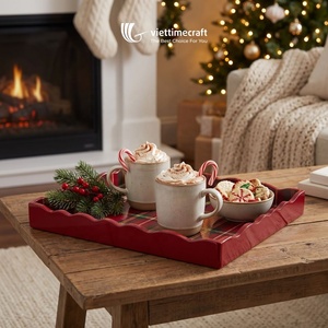 Plateau de service festonné en laque rouge à motif tartan pour la décoration de Noël - Product Image 3