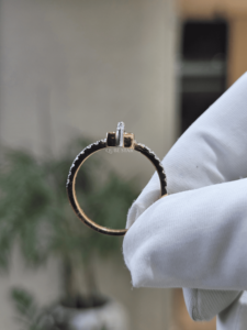 Anillo de Compromiso de Lujo con Diamantes Geométricos Cultivados en Laboratorio, Certificados por IGI, Oro de 14K en Dos Tonos, con Banda Pavé, para Mujer - Product Image 3