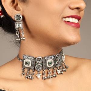 Conjunto de Collar Gargantilla Vintage de Plata Oxidada de Dos Tonos |   Joyería Étnica Tribal India de Piedra Verde |   Regalo de Boda Estilo Boho - Product Image 2