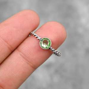 Peridot Gemstone Handmade 925 Sterling Silver Twisted Band Ring Single Stone Jewelry <b>Gift</b> <b>For</b> <b>Her</b> - Product Image 4