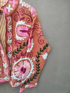 เสื้อแจ็คเก็ตผู้หญิงปักลายดอกไม้ประณีต แรงบันดาลใจจากงานฝีมือแบบแคชเมียร์ สไตล์ซูซานีวินเทจ เหมาะสำหรับงานปาร์ตี้ การเดินทาง และโอกาสต่างๆ - Product Image 6