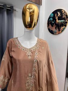 Conjunto Sharara Salwar Kameez de seda marrón bordado estilo boutique indio para mujer, ropa étnica para fiestas, traje de boda, ropa tradicional india - Product Image 3