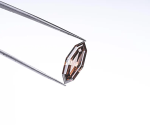 เพชรแชมเปญทรงสเต็ปคัทมาร์คีส์ 4.42 กะรัต ขนาด 18.5 x 7.6 มม. เพชรเพาะเลี้ยงในห้องปฏิบัติการ สีแฟนซี สำหรับแหวนหมั้น - Product Image 4