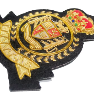 Badge de créateur de luxe haut de gamme brodé main au fil de bouillon, écologique, résistant à l'eau, forme personnalisée pour le haut de gamme - Product Image 3