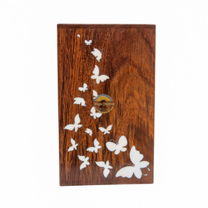 Urne funéraire artisanale en bois naturel avec vagues de papillons et époxy blanc, boîte à cendres artistique, souvenir commémoratif par AYAANS - Product Image 1