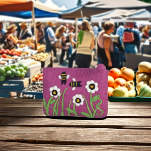 Làm bằng tay trong Nepal Phụ Nữ Ví Crafted từ New Zealand len một quyến rũ ong & hoa thiết kế hấp dẫn Phong cách & thời trang - Product Image 4