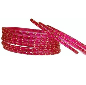 Bracelets en verre goutte de pluie élégants de qualité supérieure avec surface brillante, ensemble de bijoux traditionnels élégants pour femmes et filles, en vente - Product Image 1
