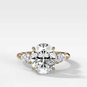 Anillo de Compromiso de Oro Sólido de 14k y 18k con Diamante Ovalado Cultivado en Laboratorio de 2.00ctw, Tres Piedras en Forma de Pera, Anillo de Boda Solitario, Certificado IGI - Product Image 1
