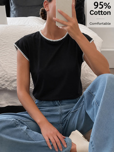 Chemisier noir à manches courtes avec bordure contrastée en zigzag, logo brodé personnalisé, col rond, chemise pour femme, décontracté, à porter toute l'année - Product Image 4