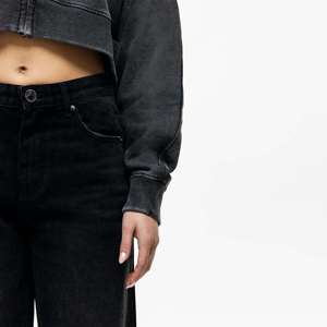 Sudadera con Capucha Corta Gris para Mujer, Manga Larga, Estilo Casual Urbano, Holgada, a la Moda - Product Image 3