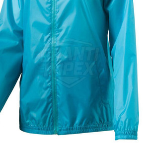 Manteau imperméable respirant écologique léger à capuche pour homme avec design personnalisé et caractéristiques de sécurité - Product Image 5