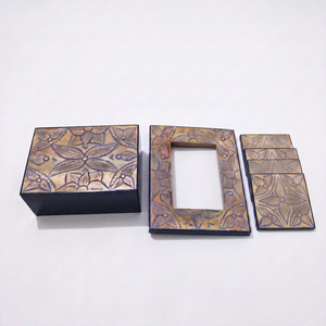 Juego de Posavasos con Patrón Floral Tallado en Madera Natural y Azul, Hecho a Mano, Personalizado, OEM, ODM, con Marco de Fotos y Caja de Almacenamiento, Decoración para el Hogar - Product Image 1