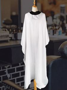 Bata de Barbero Impermeable de Silicona y Poliéster con Detección de Agujas y Fusión sin Costuras Unisex - Product Image 2