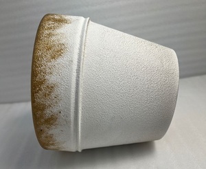Jardinière en fer unique avec finition texturée blanche pour pots de fleurs décoratifs, élégante pour l'intérieur, l'extérieur, le jardin, le balcon et la décoration de la maison - Product Image 5