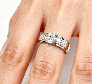 Anillo de Boda Geométrico Clásico con Moissanita de 2.50 Quilates, Estilo Hip-Hop para Hombre, Elegante Anillo de Plata de Ley 925 con Cinco Piedras - Product Image 4