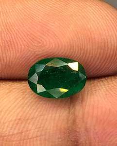Émeraude naturelle ovale de 9,70 x 6,70 mm. Magnifique émeraude pour bijoux. - Product Image 2