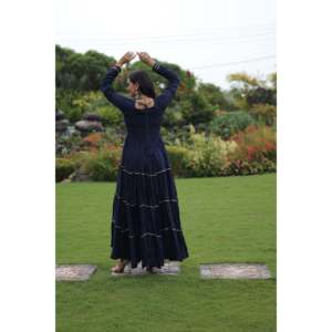Robe de soirée Navratri Kutchi Gamthi avec travail de miroirs et dentelle Gota - Robe de soirée en satin de soie - Product Image 6