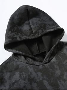 เสื้อฮู้ดดี้ผู้ชายสีดำแบบฟอกสี ทรงหนา รับผลิตแบบ OEM ODM ขายส่งเสื้อผ้า - Product Image 3