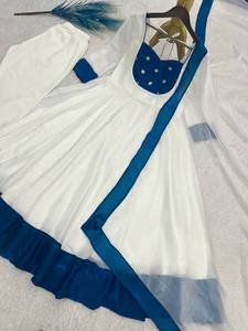 TENNECY Nuevo Vestido Anarkali de Seda con Diseño Espacial Elegante y Bordado de Lentejuelas, con Dupatta, para Fiesta/Boda - Product Image 4