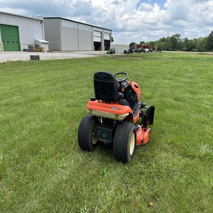 Tracteur de pelouse Kubota T2380 haut de gamme, moteur robuste, performances élevées pour une efficacité de coupe de gazon optimale, choix idéal pour les fermes. - Product Image 4