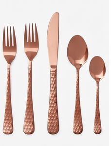 Ensemble de couverts modernes en or rose avec finition martelée, polissage mat, compatibles lave-vaisselle, pour les dîners de mariage - Product Image 3