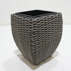 Pot de fleurs carré moderne en rotin, jardinière d'extérieur au design minimaliste, conteneur tressé noir pour plantes vertes et fleurs - Product Image 3