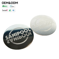 Placas de Identificación de Aluminio Anodizado con Revestimiento Adhesivo, Impresas en Serigrafía de Dos Colores, con Relieve y Acabado Cepillado Personalizado para Válvulas de Bombas Industriales