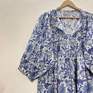 เดรสสั้นผ้าฝ้ายพิมพ์ลายดอกไม้แบบแฮนด์เมด คอวี แขนสามส่วน แต่งระบายลูกไม้ ซักได้ เป็นมิตรต่อสิ่งแวดล้อม สไตล์จีน - Product Image 2