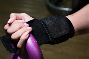 ปลอกมือยางยกน้ำหนักแบบมืออาชีพ ระบายอากาศได้ดี ซักง่าย แห้งเร็ว พร้อมโลโก้แบบกำหนดเอง - Product Image 6