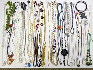 Precios Increíbles, Calidad Excepcional, Lote Surtido de 50 Artículos, Estilo Casual, Cadenas Chinas, Collares de Moda de Segunda Mano para Mujer - Product Image 2