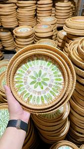 Bandeja Individual Multifuncional Ecológica con Incrustaciones de Concha de Capiz y Perla Madre, Tejida a Mano con Diseño de Flor Verde, 35cm X 35cm X 4cm - Product Image 5