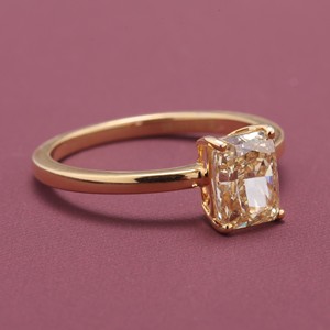 Anillo de Compromiso y Matrimonio con Diamante Amarillo Corte Radiante Certificado por IGI en Oro de 18K - Product Image 5