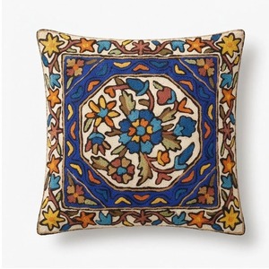 Kashmiri crewel ปลอกหมอนอิงปักลาย-เหรียญแปดเหลี่ยมสีครีมและโคบอลต์สีน้ำเงิน - Product Image 4