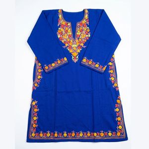 ชุดคุร์ตีสีน้ำเงินรอยัลแบบแคชเมียร์พร้อมงานปักอารีหลากสี - Product Image 2