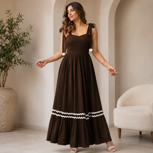 Robe longue marron tissée pour femme avec bretelles à nouer, col cœur, taille smockée et ourlet à volants |   Fête de plage estivale décontractée et élégante - Product Image 2