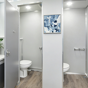 Remorque de toilettes mobiles de luxe à 8 postes, toilettes portables d'extérieur avec toilettes à chasse d'eau et lavabos pour mariages et festivals - Product Image 4
