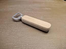 ที่เปิดขวดด้ามไม้ธรรมชาติ สแตนเลส สำหรับเปิดฝาขวดเบียร์และโซดา - Product Image 3