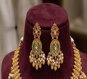 Magnifique ensemble collier et boucles d'oreilles de fiançailles et de mariage en moissanite plaqué or de qualité supérieure, style Rajwadhi, pour femmes - Product Image 2