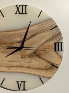 Horloge murale moderne en bois de noyer et résine époxy, cadran blanc silencieux à aiguilles, mouvement à quartz, décoration murale pour salon ou mariage - Product Image 3
