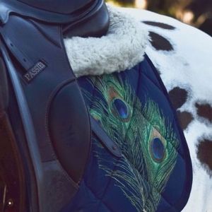 Tapis de selle professionnel anglais pour dressage et saut d'obstacles, antidérapant, respirant, compressif, personnalisable pour la compétition équestre - Product Image 2