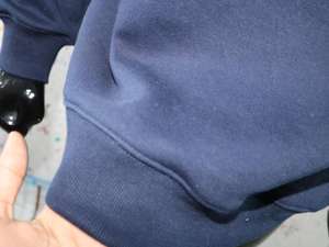 Sudadera GIG EM DARK BLUE con cuello alto, 100% algodón, con apliques bordados blancos, cuello ancho, hilos finos. - Product Image 6