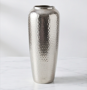 Jarrón de Metal Plateado Martillado a Mano, Estilo Industrial, Alto y Cilíndrico, Decoración de Mesa para Interiores, Uso en Bodas - Product Image 1
