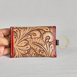 Tarjetero de Cuero Genuino Hecho a Mano con Grabado Floral, Cierre Plegable Vintage, Cartera Corta Unisex - Product Image 2