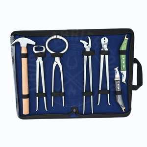 Kit de Herramientas para Herradores para el Cuidado de Pezuñas de Caballos con Cortaúñas, Herramienta Curva para Pezuñas, Probador de Pezuñas, Extractor de Clavos y Martillo de Herraje - Product Image 1