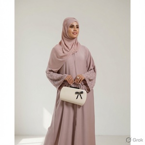 Abaya de créateur en mousseline de soie, coupe trapèze évasée, à manches longues et col montant, ornée de perles et de broderies – Vêtement de prière respirant longueur ras du sol - Product Image 3
