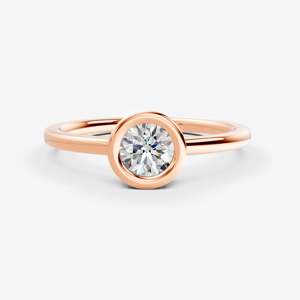 Anillo Solitario Redondo con Bisel Natural en Oro Rosa de 18K, Anillo Solitario Clásico con Engaste de Garras, Anillo de Diamantes con Certificación IGI, Tendencia Actual - Product Image 3