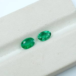 HAYAAT GEMS Paire de pierres précieuses émeraudes cultivées en laboratoire vertes ovales facettées 0,85 ct (6x4mm) pour la fabrication de bijoux Rajasthan - Product Image 1