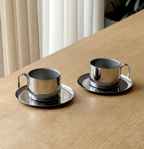 Tasse à thé et soucoupe de design élégant en acier inoxydable poli miroir, pour la maison, l'hôtel et le restaurant. - Product Image 1
