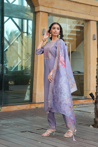 Ensemble Kurti élégant pour femmes en coton et soie lavande, manches 3/4, entièrement cousu, pour occasions régulières et festives - Product Image 2